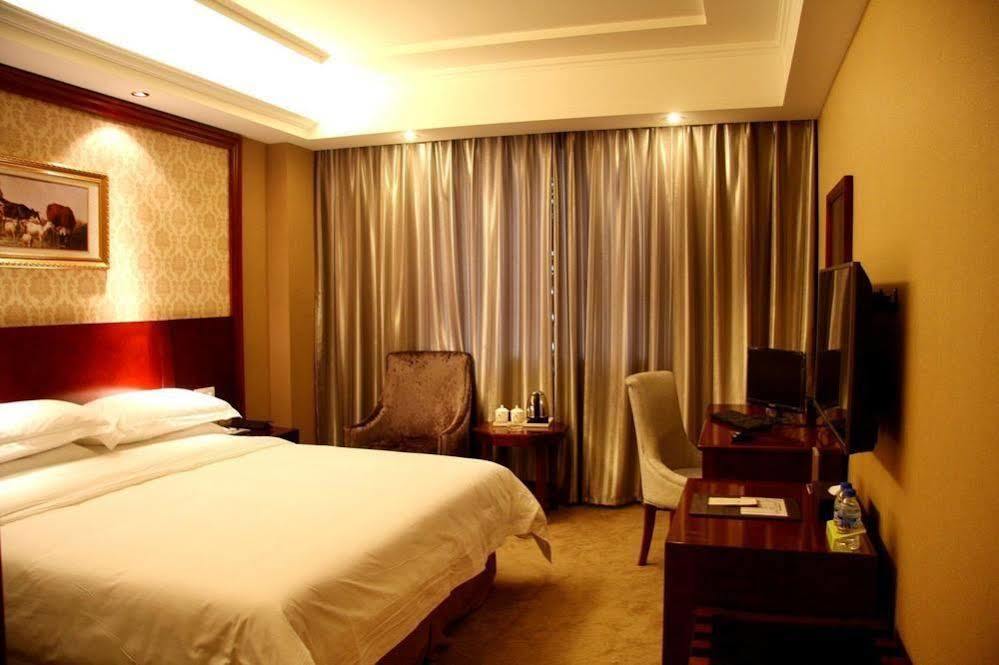 Vienna Hotel Nanchang Ruzi Road ภายนอก รูปภาพ